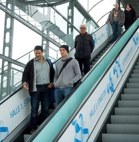 Skywalk-Werbung Neu! Rolltreppenwerbung Mit der beidseitigen Rolltreppenwerbung erreichen Sie die Besucher ganz gezielt an den Fahrtreppen des Skywalks WEST.