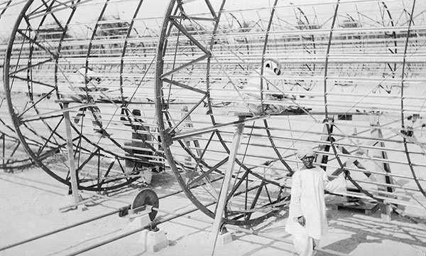 Strom aus der Wüste Ein langer Weg von der Idee zur Umsetzung (2) 1911 Bau von 572 Kollektoren auf einer Fläche von 950 m 2 in Tacony Philadelphia (eine Hotbox ist 1 m 2 groß, mit je zwei Spiegeln