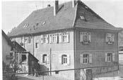 Seit wann in Binswangen eine Schule bestand ist bislang ungeklärt. Seit dem Jahr 1627 sind Schulmeister belegt, wobei die erste Schule wohl in der Schulgasse war.
