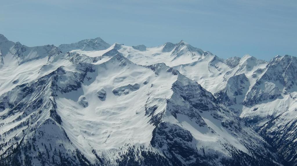 Grosser Löffler Floitenspitzen Schwarzenstein Aufgrund der hohen Temperaturen und der fortgeschrittenen Erwärmung der Schneeoberfläche wurde beschlossen auf den Gipfel zu
