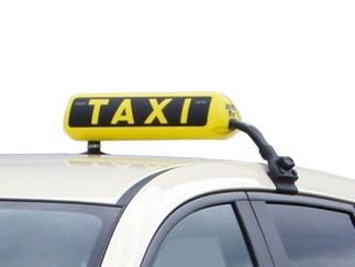 Detaillierte und modellbezogene Informationen finden Sie auf den Folgeseiten unter dem Abschnitt Platzierung der taxispezifischen Geräte.