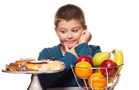 mănâncă atunci când nu îi este foame sau este deprimat; subestimează numărul de calorii consumate - tulburări hormonale (scăderea funcţiei glandei tiroide) Peste trei sferturi din