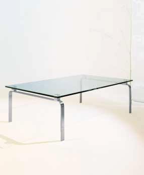 TAVOLINI BRIDGE design: Pierangelo Gallotti Tavolino in cristallo 15mm trasparente. Struttura metallica in alluminio laccato grigio chiaro. Coffee table in 15mm transparent glass.