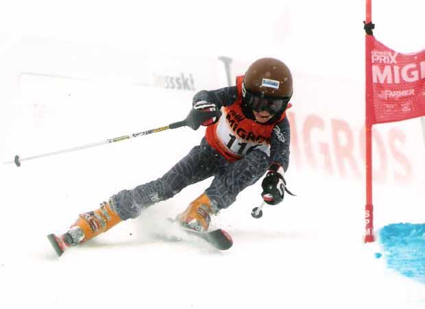 Rennsaison 2008/2009 Rafael Muff, Jg. 2000 Im November begann meine Saison. Ich genoss es, mit meinem Vater und Geschwister Ski zu fahren.