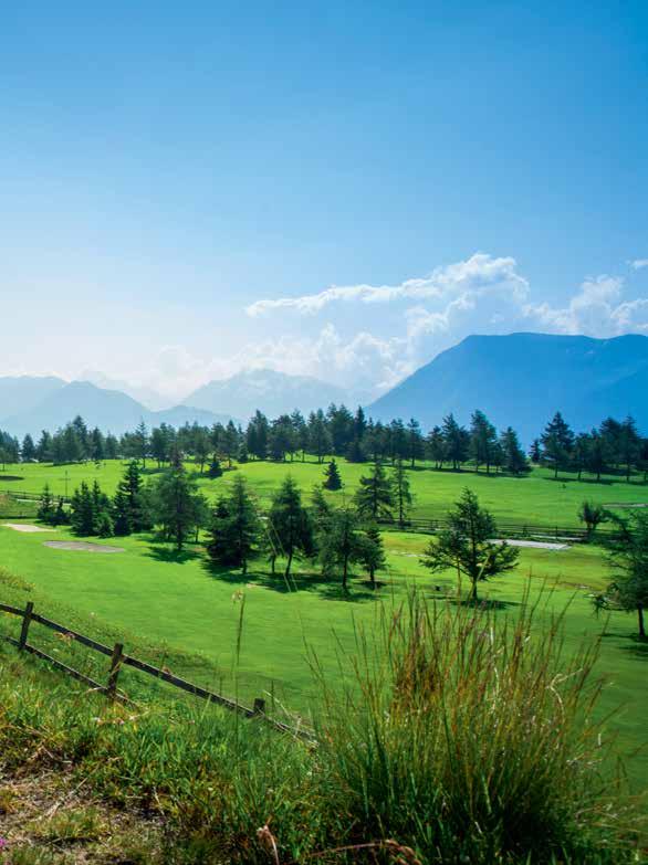 H o t e l R o y a l Outdoor Sommer Outdoor summer de plein air ÉTÉ Das Hotel ROYAL ist der ideale Ausgangspunkt für Wanderungen auf die schönsten Gipfel der Walliser Alpen.