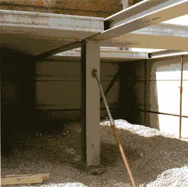Auch IFB Träger Integrated Floor Beam genannt. Nachdem die Betonhohldielen aufgelegt sind, werden sie mit Mötelverguß im Bereich der Träger gefüllt.