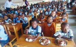 27 Des nouvelles du Centre scolaire Amizero à Ruhango, Rwanda Après notre visite d inauguration avec des responsables de la commune de Niederanven en mai