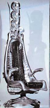 Der berühmte Giger-Stil lange bevor Airbrush zum Auto-Kult wurde: Biomechanoid (Lebewesen aus Organen und Maschinen) mit der Spritzpistole gesprüht. Li war die erste Lebensgefährtin von Giger.