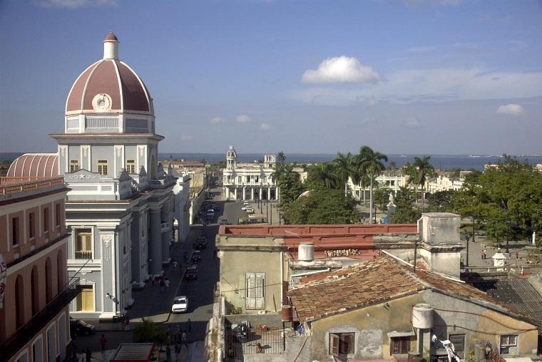 5. Tag Santa Clara Cienfuegos Trinidad Morgens Besuch des Tren Blindado aus dem Revolutionskrieg. Anschließend weiter in die von französischer Kolonialarchitektur geprägte Hafenstadt Cienfuegos.