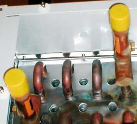 en toda la batería: Tubo de cobre cincado exteriormente Bloque completamente lacado con laca de 2 componentes Wärmeübertrager für Betrieb mit Kälteträgern (Wasser oder Sole), Anschlüsse mit