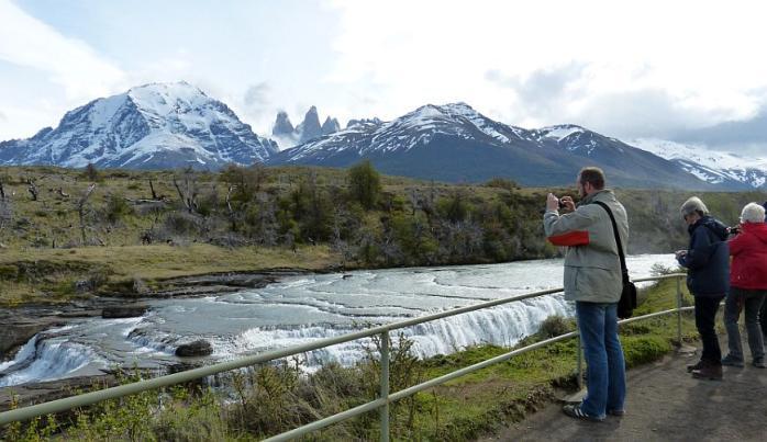 Tag 13 Nationalpark Torres del Paine Abhängig von der aktuellen Witterung werden Ihnen heute verschiedene kleinere Wanderungen angeboten, um die Flora und