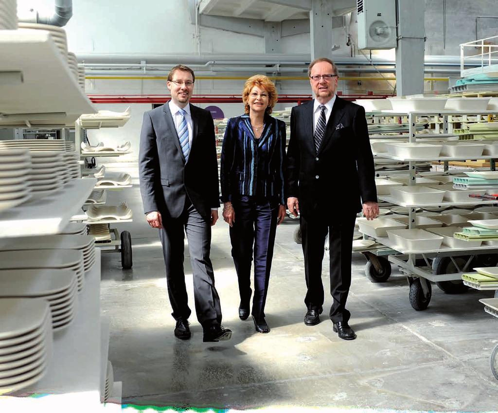 Unternehmensportrait Mit der Gründung der KAHLA/Thüringen Porzellan GmbH 1994 durch Günther Raithel hat sich das Familienunternehmen zu einem Vorreiter der Tischkultur entwickelt.