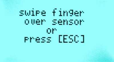 Táto funkcia nie je k dispozicii v riadiacej jednotke ekey home SE REG 1, pretože tá je vybavená iba jedným relé, jeho priraďovanie k prstu prebieha automaticky.