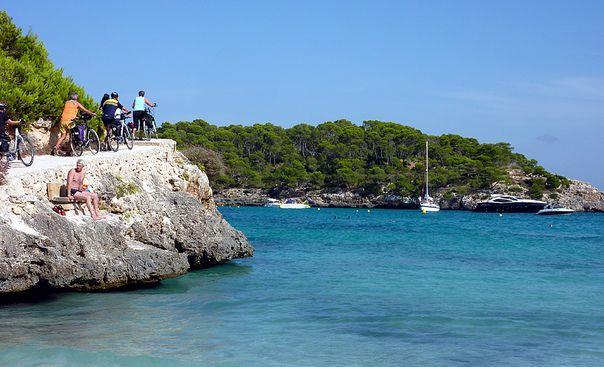Mallorca: Rundtour REISEBESCHREIBUNG Diese Insel hat viele Gesichter. Lassen Sie sich verzaubern von der Schönheit der Ferieninsel Mallorca!
