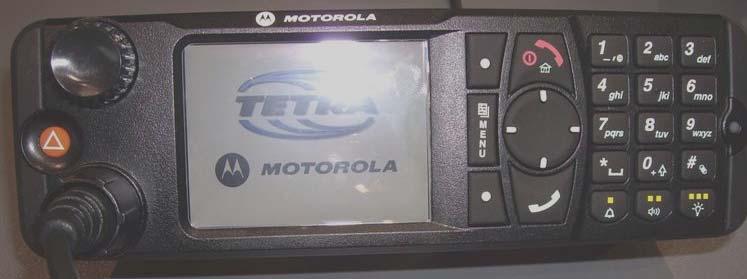 Kurzbedienungsanleitung für die/das Motorola Fixstation /Fahrzeuggerät (Type MTM800E Bedienkopf Neu) Type: MTM800E (1) Notruftaste (2) Drehschalter (10) Mikrofonanschluss (siehe unten) Funktionstaste