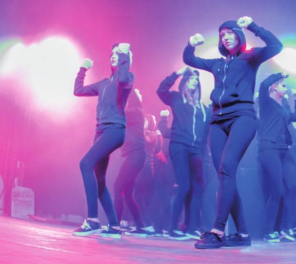 Hip Hop / Videoclip Jumpstyle / Breakdance Der Einstieg un5 eine kostenlose Schnupperstun5e ist je5erzeit möglich. Clubbeitrag: 50 Min. wöchentlicher fortlaufen5er Unterricht für mtl. 26,- p. P.