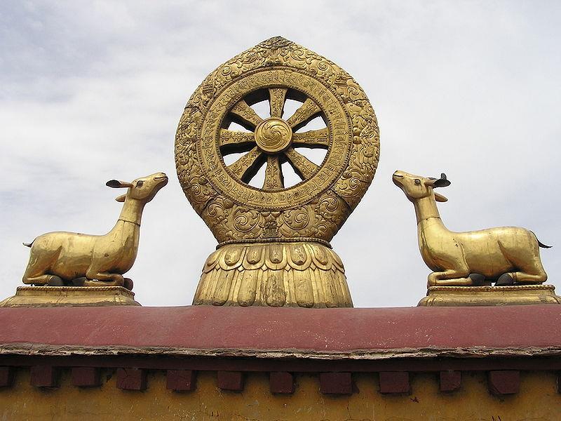 Die acht Speichen des Dharmachakra symbolisieren den