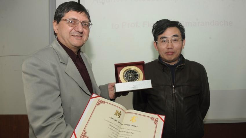China de tre Universitatea Jiatong, care i-a acordat titlul de Profesor adjunct, echivalent cu titlul de Doctor honoris causa acordat în universit ile europene i americane.