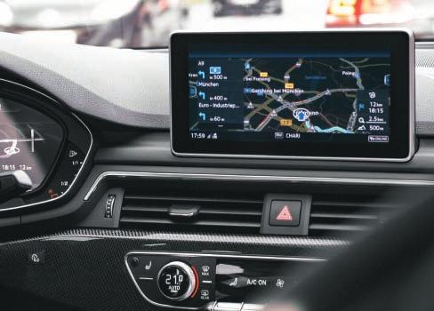 Die jeweils aktuellen Navigationsdaten stehen im Fahrzeug zum Download mit LTE Geschwindigkeit zur Verfügung.