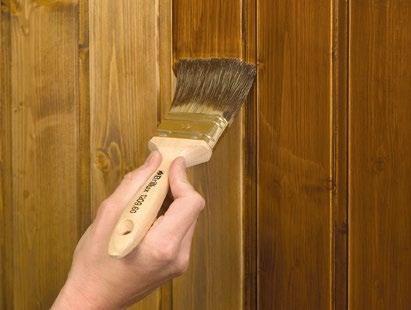 So gehen Sie vor: Bei Holz im Außenbereich beschichten Sie, falls erforderlich, rohe Holzstellen zunächst mit Impredur Holzimprägniergrund 550.