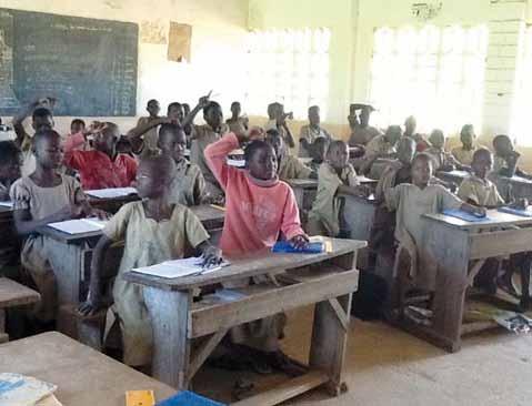 6 TOGO RUNDBRIEF 3/2015 10 Jahre Patenschaftsprojekt in Togo Kinder dürfen in Togo die Schule nicht besuchen, wenn ihre Eltern das Schulgeld nicht aufbringen können.
