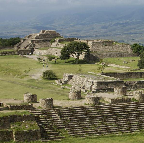FASZINATION MESOAMERIKA Monte Albán nannten die Spanier die Hauptstadt eines großen Volkes in Süd-Mexiko.