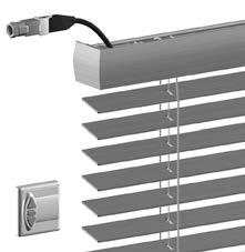 STANDARD MIT ELEKTRO-ANTRIEB 230 V 1 2 3 5 6 3 Holzblende an der Oberschiene 4 Seitendeckel (Aufpreis) 5 Spannhebelträger Decke/Wand 6 Leiterkordel Aufzugsschnur Unterschiene Leiterband (Aufpreis)