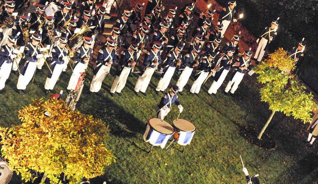 Der Große Zapfenstreich Samstag 22. Juli 2017, 21:30 Uhr Der Große Zapfenstreich ist die höchste Form der militärischen Ehrenbezeugung. Er wird nur zu besonderen Anlässen aufgeführt.