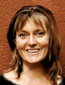 Helga Kröplin Helga Kröplin ist seit 25 Jahren als freischaffende Theaterpädagogin (BuT), Trainerin, Regisseurin und Dozentin für Theater tätig.