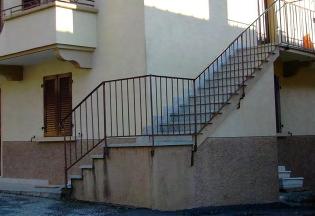 Beispiel 4 Langgestreckte, wichtige Treppenanlagen
