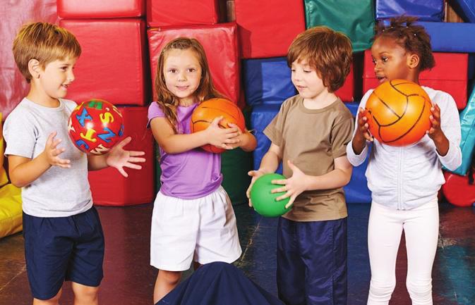 1.2 Bewegungsangebot MINIFIT Kooperation Kita Ballschule Durch Spiele und Übungen mit Bällen können die Fein- und Grobmotorik sowie die visuelle Wahrnehmung und Koordination gefördert werden.