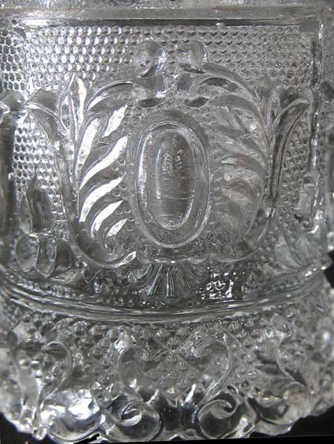 Abb. 2012-3/54-12 Becher mit Ovalen & Ranken und Sablée farbloses Pressglas, H 5,0 cm, D 4,0 cm, G 79 g Sammlung Vogt P06-FR vgl.