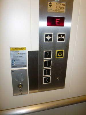 Aufzug Aufzug Rezeption Aufzug zwischen Rezeption und Zimmern Aufzug zwischen Rezeption und Zimmern Aufzug zwischen Rezeption und