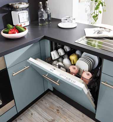 //even in the smallest room, a kitchen with this practical U layout leaves nothing to be desired. 17 FA 12.