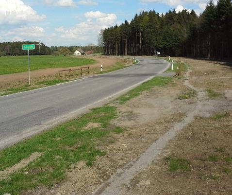 straßenbegleitenden Geh- und Radweges (2,50 m breit) mit Querungsmöglichkeiten an den Enden gemäß vorliegender Entwurfsplanung