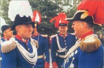 WACHABLÖSUNG AN DER REGIMENTSSPITZE Am 26. November 1989 wurde Karl-Heinz Rütten zum General des Strümper Schützenregiments gewählt.