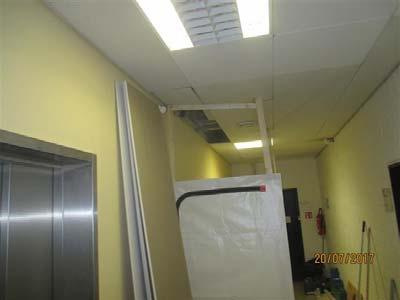 Sanierungsbereich 4.OG, Flur vor Raum 411 Im 4.Obergeschoss wurde zum Zeitpunkt der Begehung der Schwarzbereich für die Abbrucharbeiten vorbereitet. Vorbereiteter Sanierungsbereich im 4.