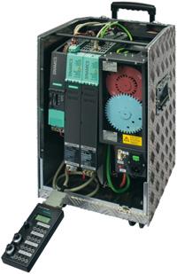 Kompakter Trainingskoffer SINAMICS G120 TIA mit PM240-2: Power Module PM240-2 1AC 230V Control Unit CU240E-2 PN F Asynchronmotor 1LA7 mit Impulsgeber und Bremse Schalter und LEDs zur Steuerung über