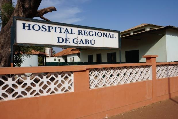15. Hospital mit 110 Betten 16. Das Hospital 17. Visite auf der Kinderstation in Gabú In Gabu drei tote Kinder in zwei Tagen!