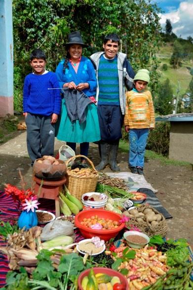 Edelina Alvarez und Jacinto Justo ermöglichen ihren Kindern Ruth und Elisvan durch den Anbau