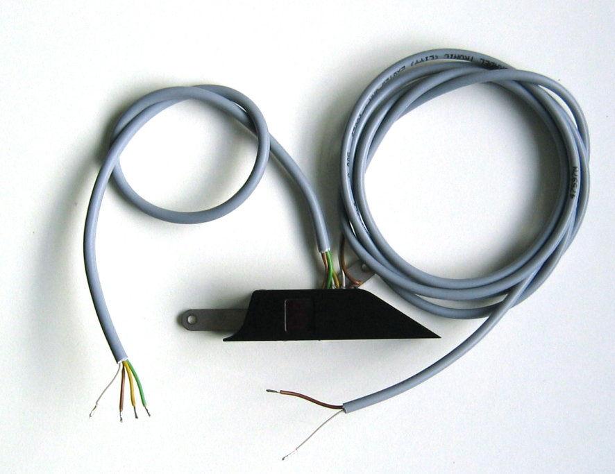 Elektrische Signale Ganganzeige FZ1 Einbauanleitung Die Ganganzeige hat 6 Anschlüsse, verteilt auf 2 Kabel, mit der folgenden Farb-Belegung: 4-poliges Kabel Farbe Signal Position Gelb Masse (GND)