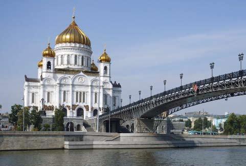 Dabei sehen Sie die wichtigsten Sehenswürdigkeiten der pulsierenden Hauptstadt am Moskwa-Fluss: Roter Platz, Basilius-Kathedrale, Kreml- Mauer, Lenin-Mausoleum, Kaufhaus Gum, Arbat,