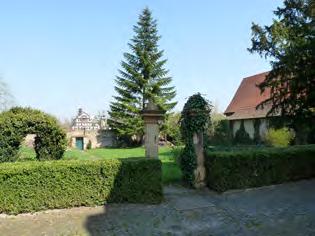 Die Gebäude samt Garten dienten ehemals als Kustorei-Anwesen, welches unmittelbar zum Besitz des Stiftes gehörte.