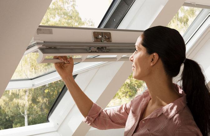 Richtig bestellen Das VELUX Typenschild der Schlüssel zur korrekten Sonnenschutz-Bestellung Alle VELUX Dachfenster tragen ein Typenschild mit genauen Angaben zum Fenster.
