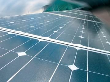 Solar Entwicklung der installierten Leistung und eingespeisten Arbeit 140.000 MWh 120.000 MWh 100.000 MWh 80.000 MWh 60.000 MWh 40.000 MWh 20.