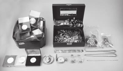 1 0 Teile Goldschmuck: Armband, Perlen-/Kette, Taschenuhr um 1 900, Ringe, Brosche u.a., ca. 20 Positionen Silberschmuck, ca.