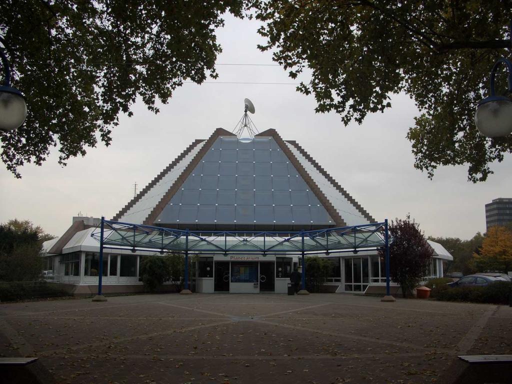 Planetariumsfahrt nach Mannheim und Heidelberg Am letzten Wochenende im Oktober fand die Vereinsfahrt 2007 des FPG statt, die diesmal mit 14 Teilnehmern zum Planetarium in Mannheim und zum