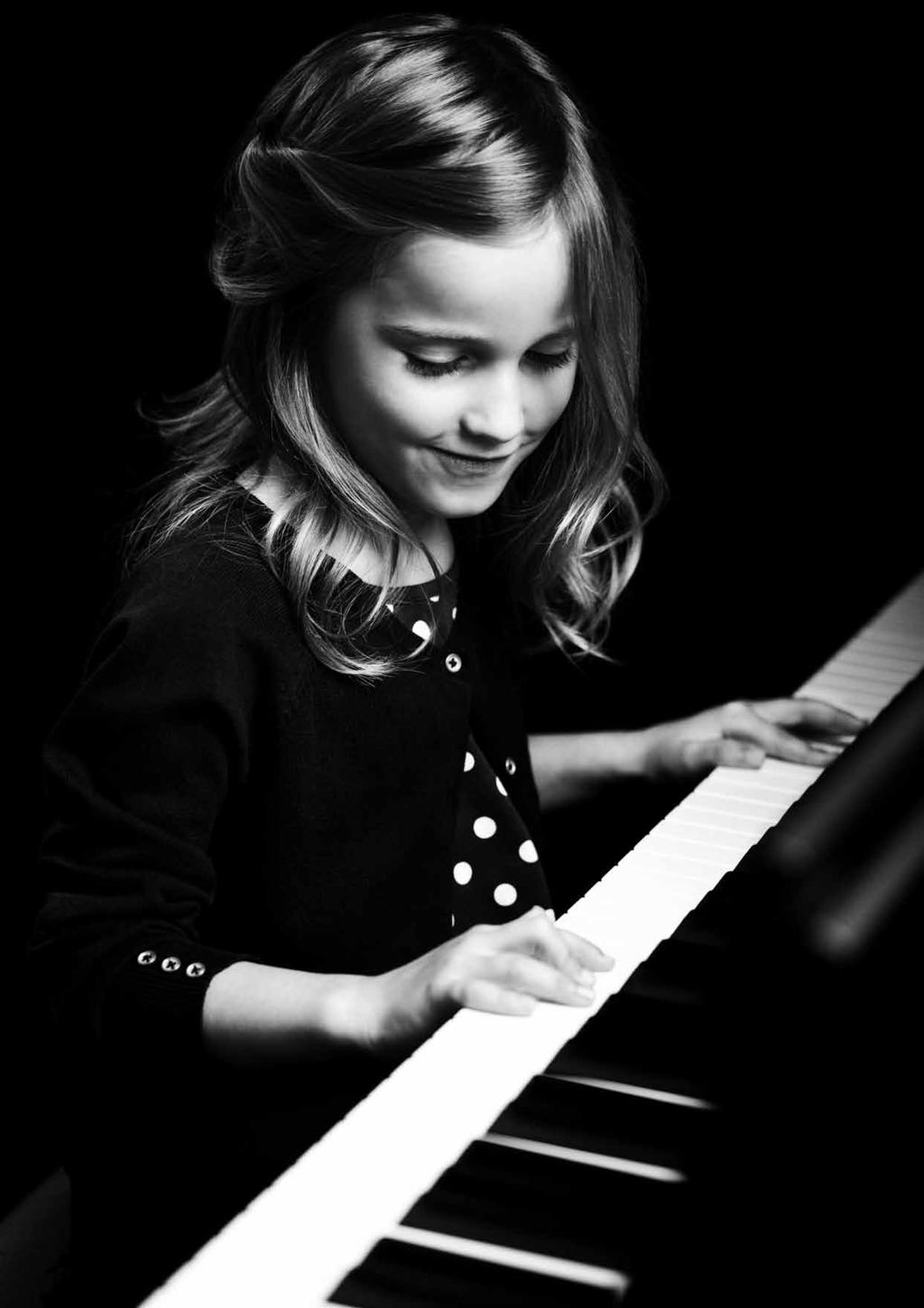 Luna B., 7 Jahre Nachmittags geht Luna am liebsten erst mal an ihrem Piano spielen.