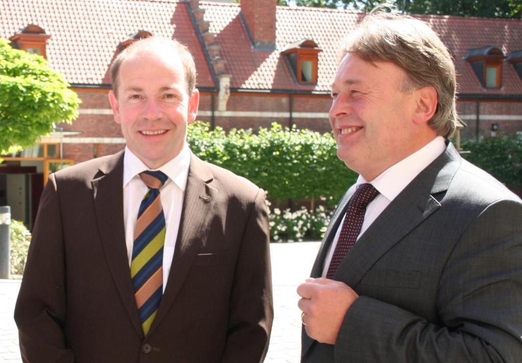 LR Hiegelsberger Seite 7 Im Bild: Agrar-Landesrat Max Hiegelsberger und Staatssekretär Helmut Brunner bei Gesprächen in Brüssel. Foto: Land OÖ Schon kommenden Mittwoch, am 28.