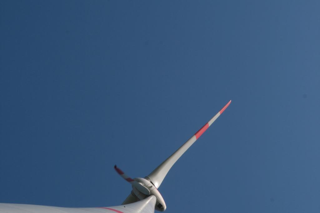 1 Der LV & RV BerlinBrandenburg im BWE e.v. Der Bundesverband Windenergie e.v. Vertritt die Interessen der gesamten Windbranche in Deutschland in der Öffentlichkeit und gegenüber der Politik Der BWE hat ca.